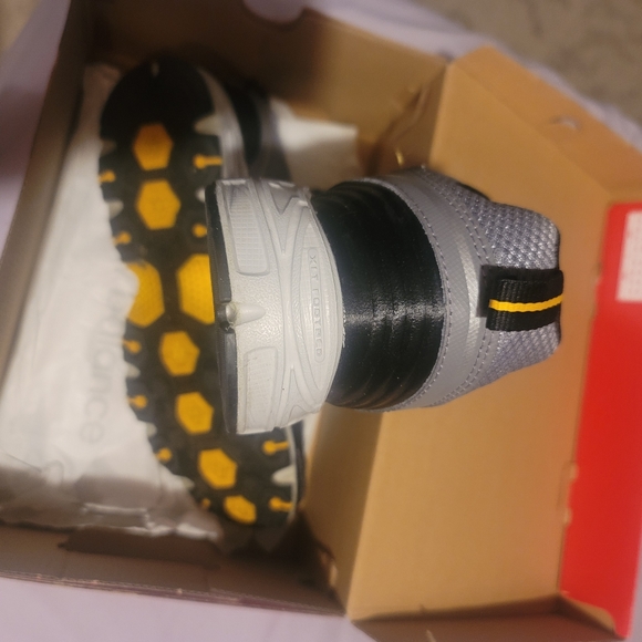 New Balance Trail Running Shoes Size 11 1/2 Mens - Picture 7 of 8